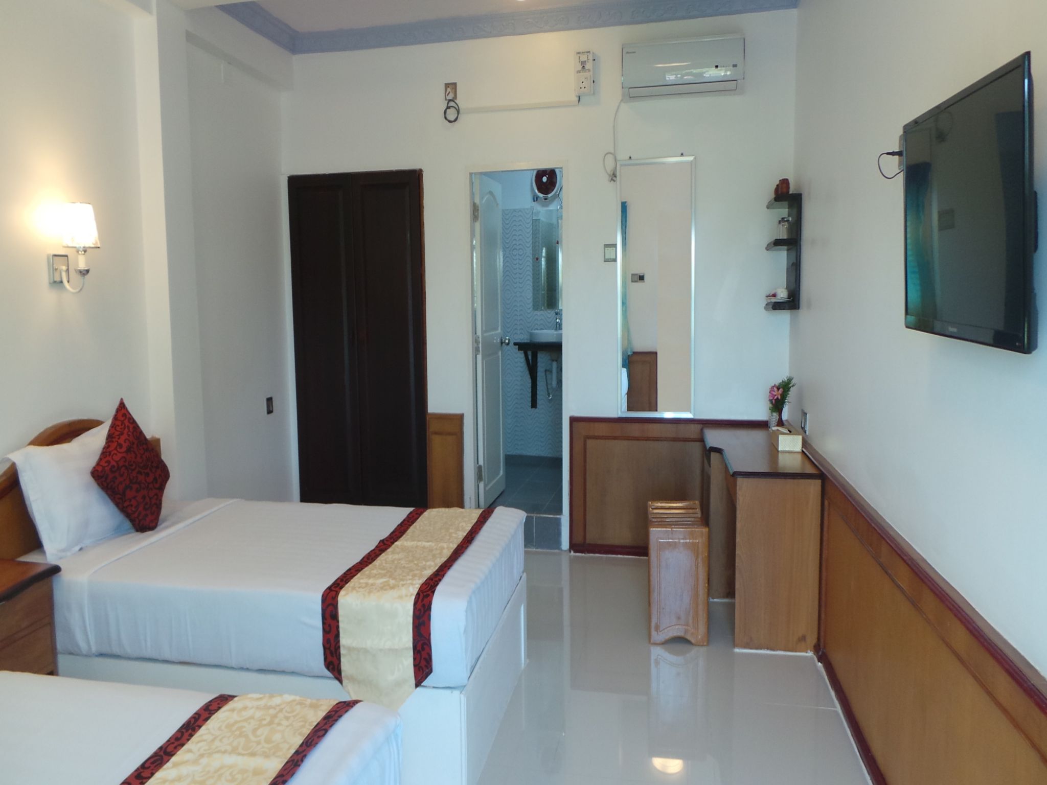 Mandalay White House Hotel