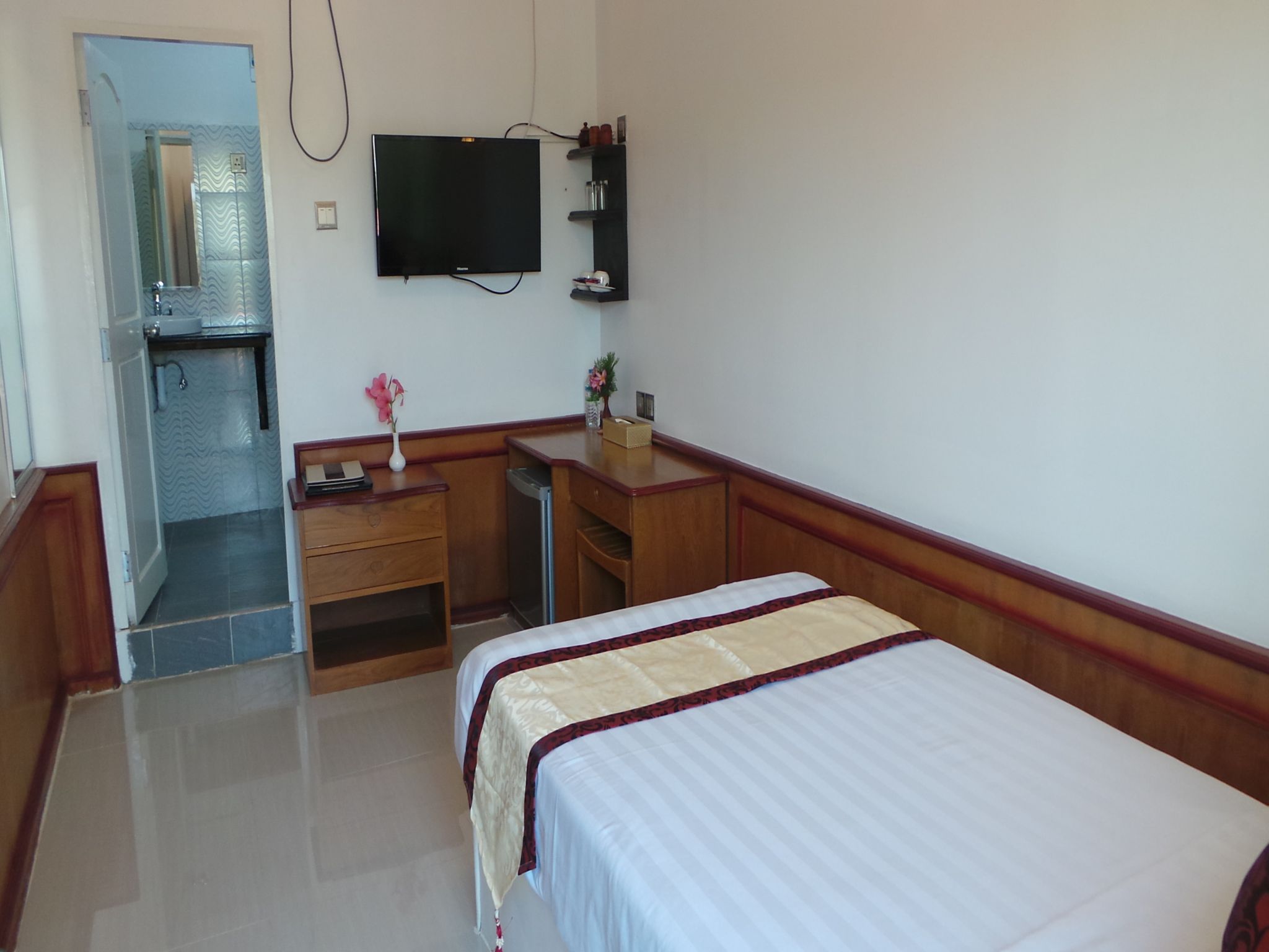 Mandalay White House Hotel