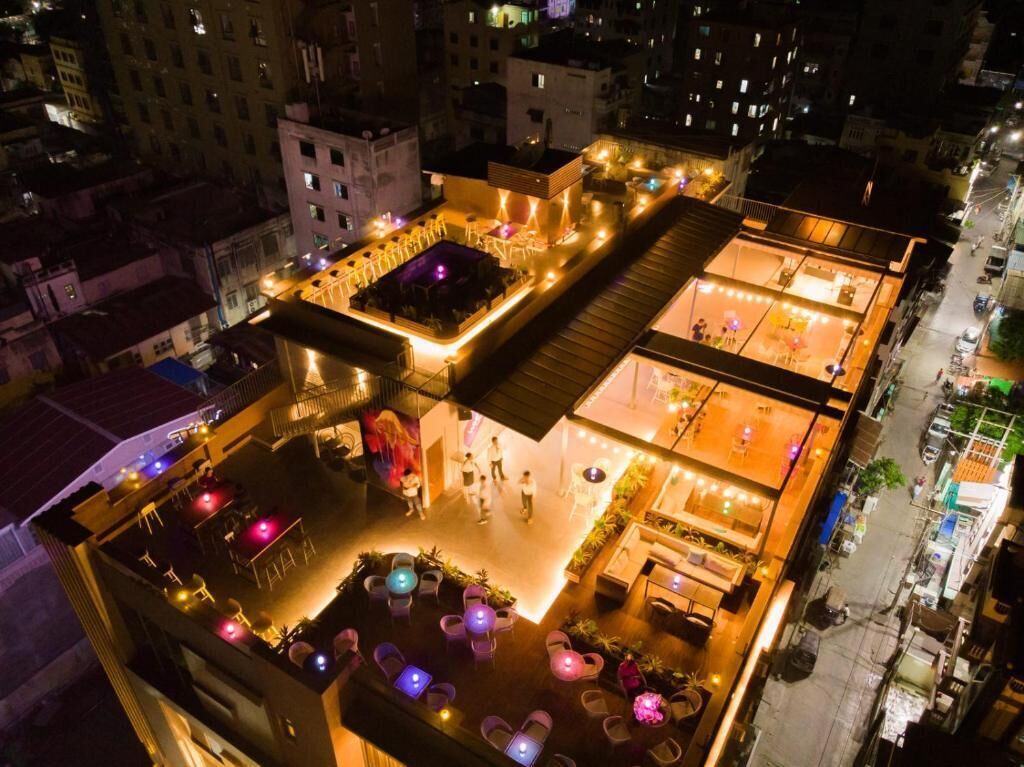New Wave Hotel