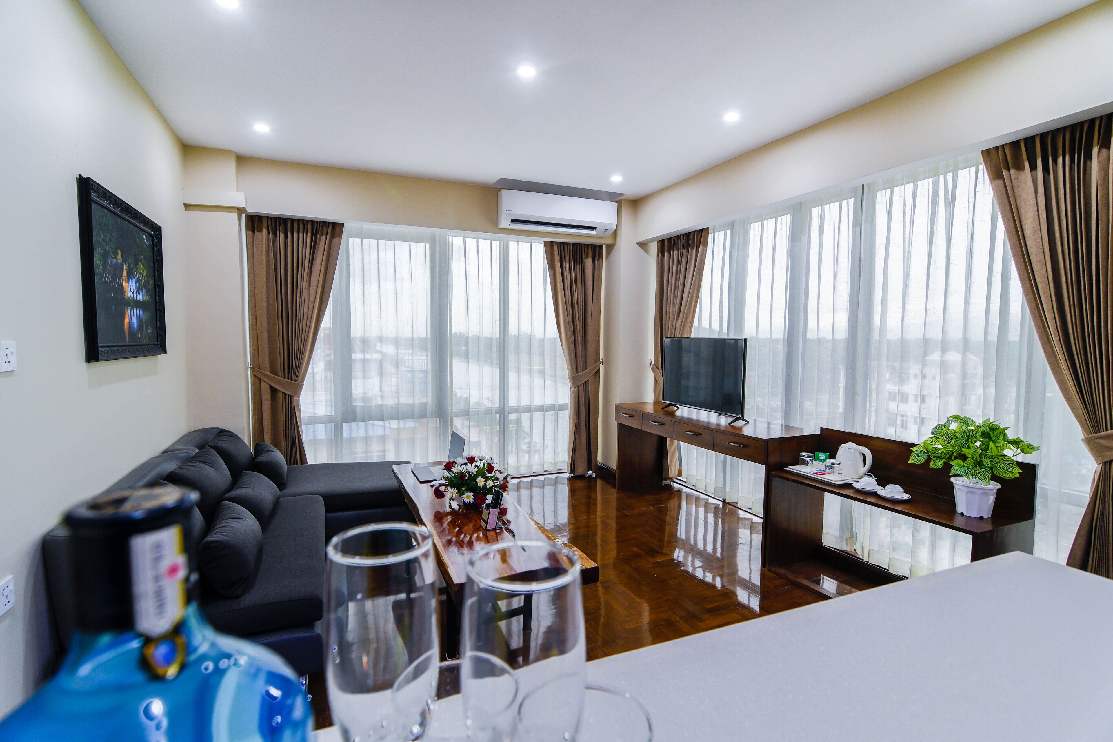 New Wave Hotel