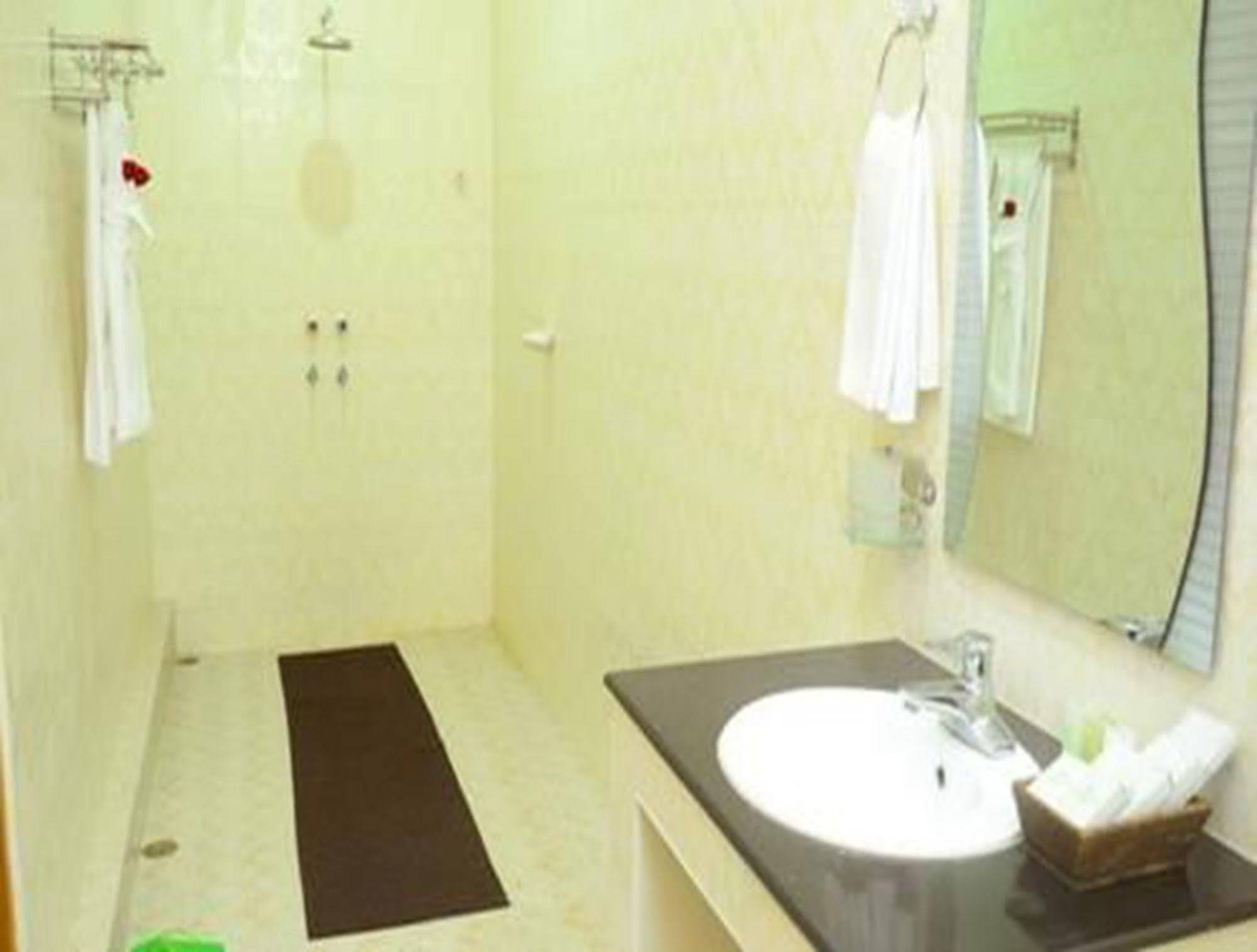 Myat Nan Yone Hotel