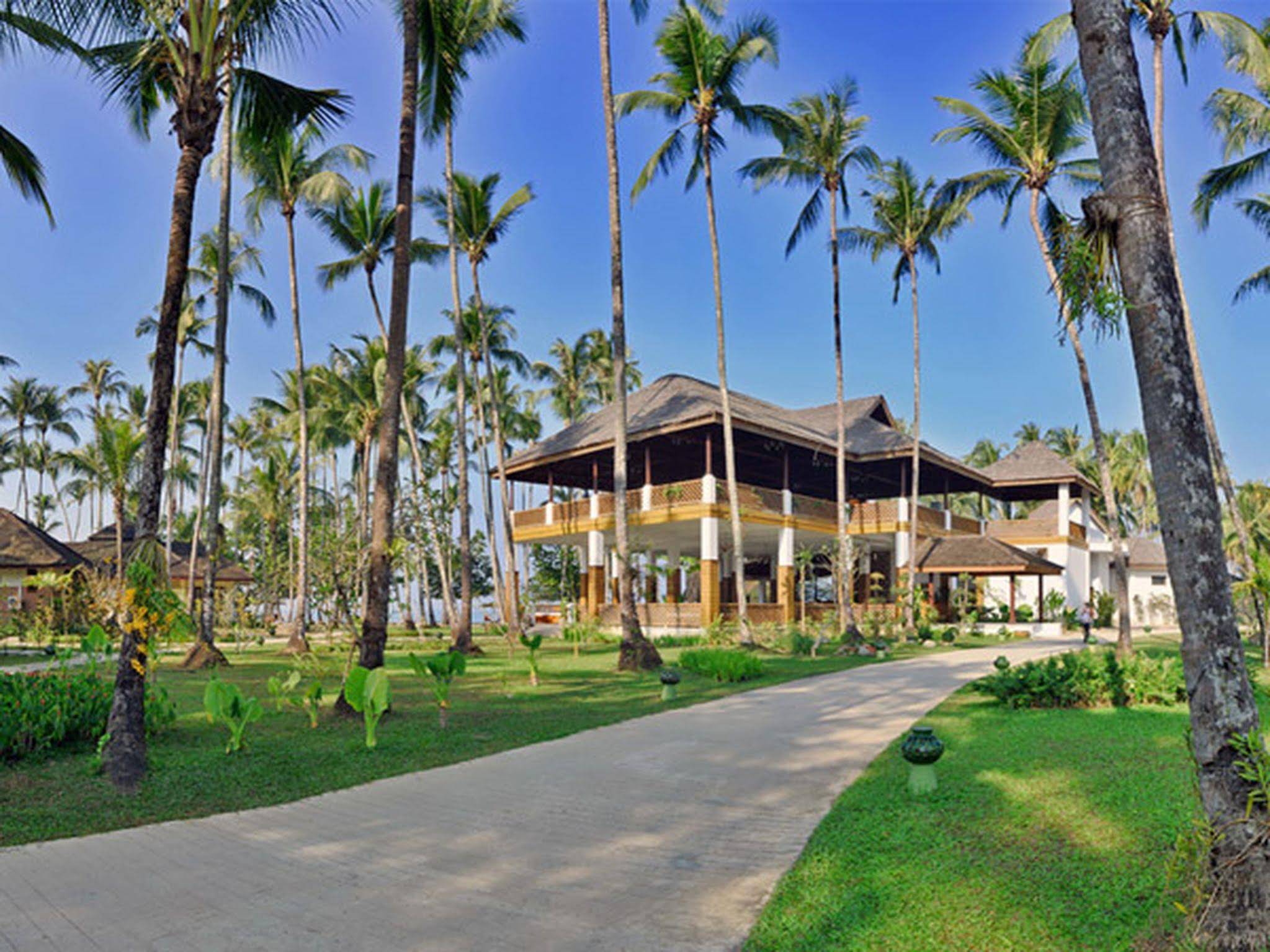 Hotel at the Rocks