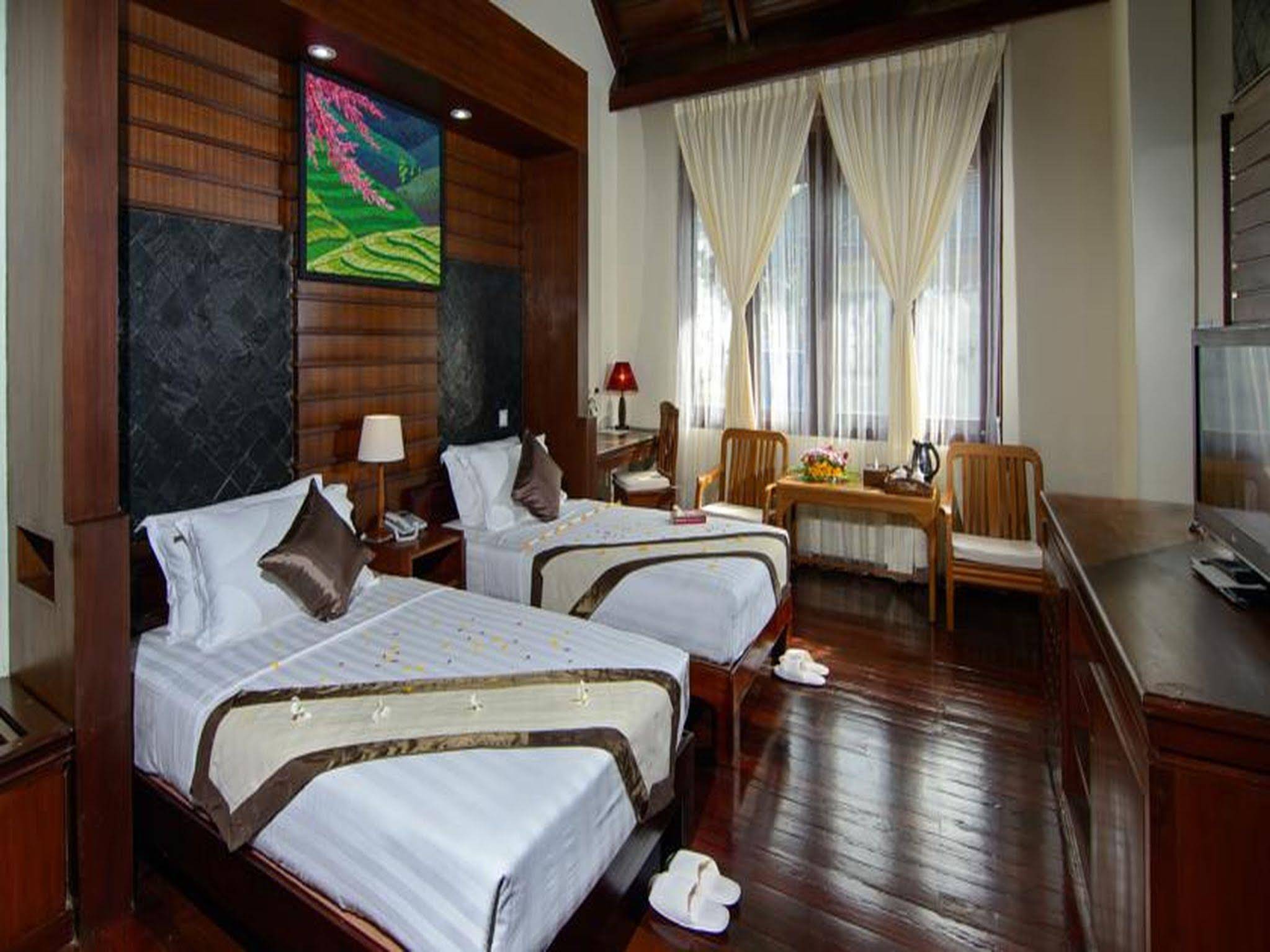 Hotel at the Rocks