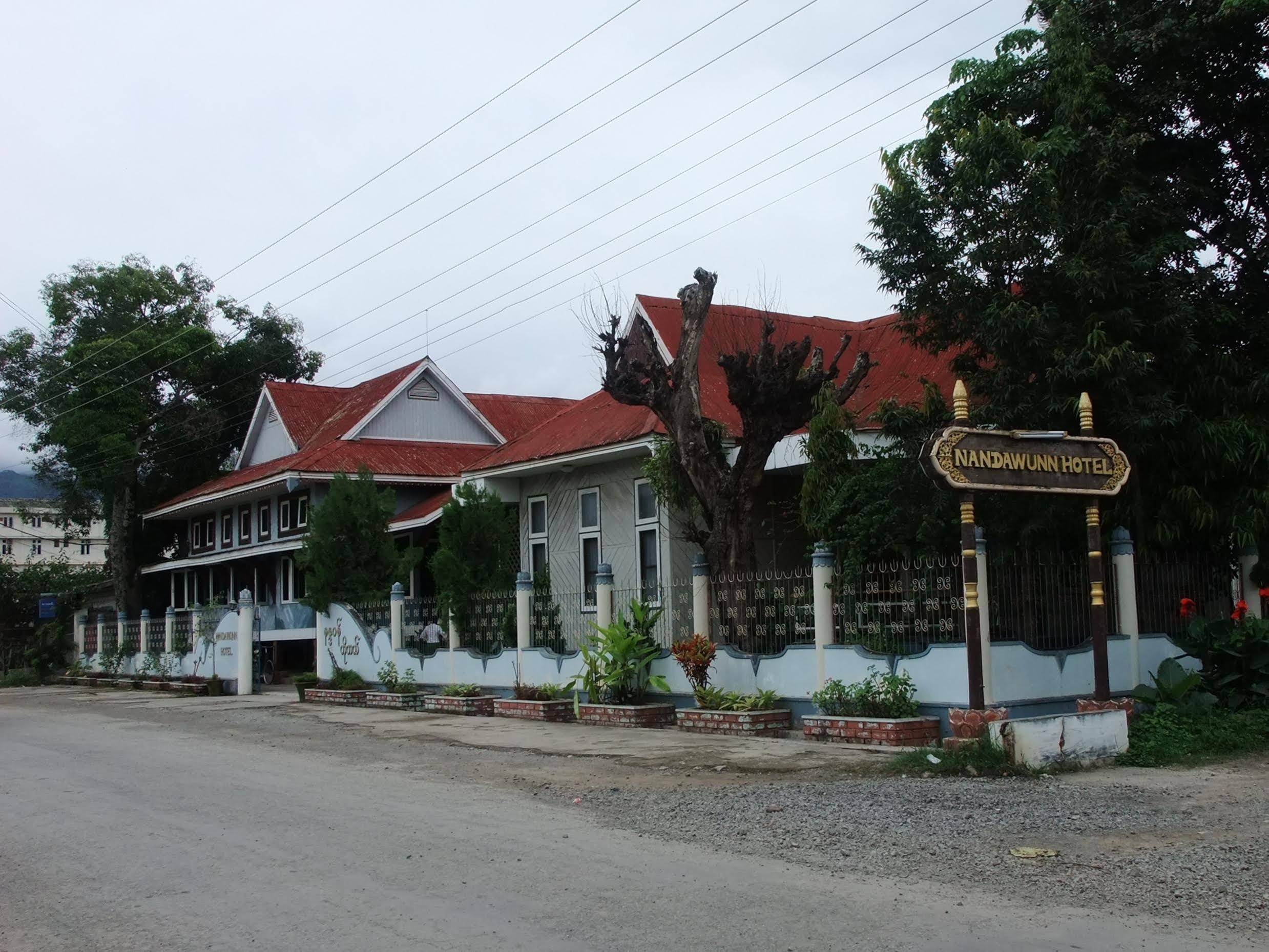 Nanda Wunn Hotel