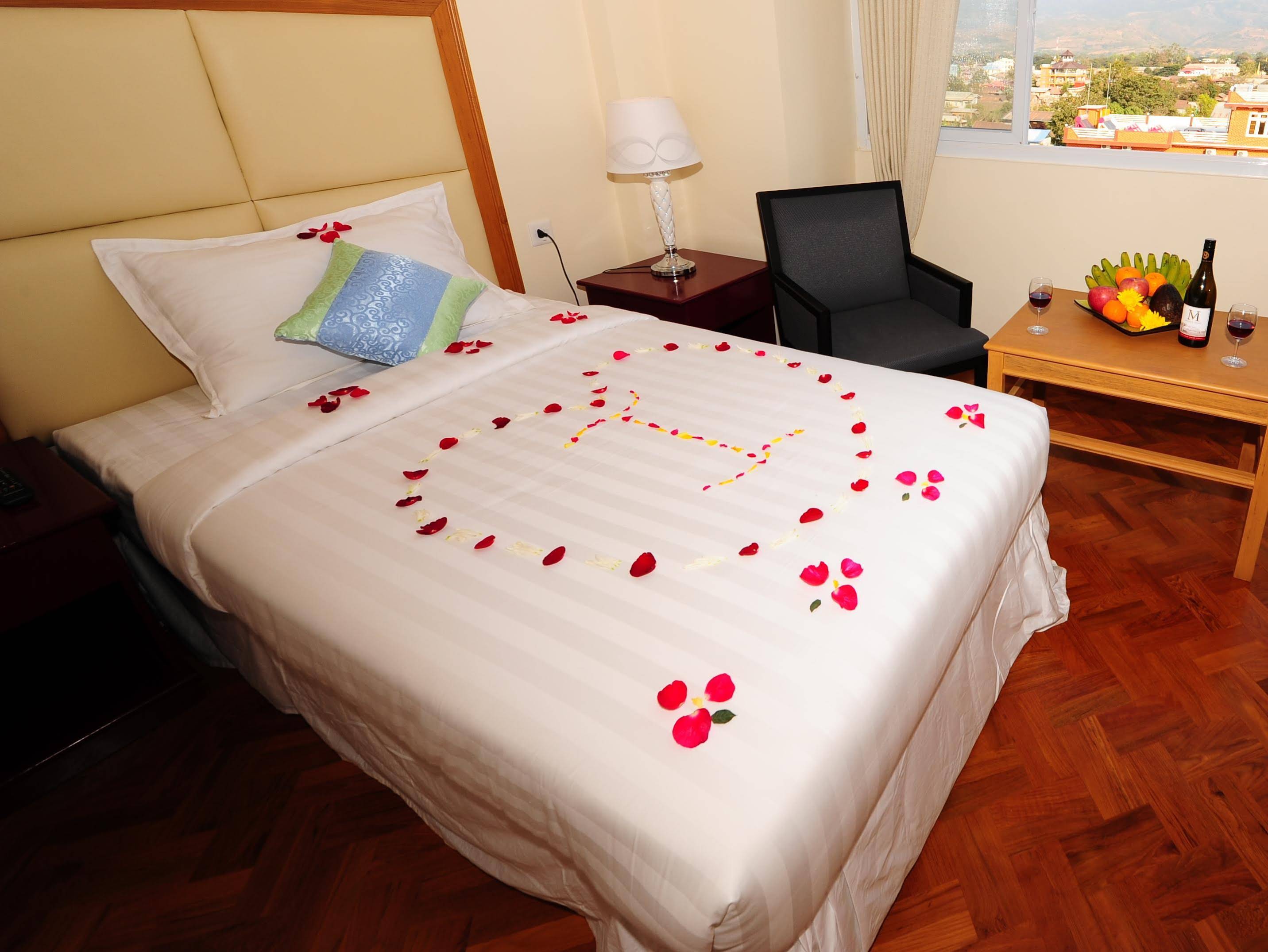 Royal Inlay Hotel