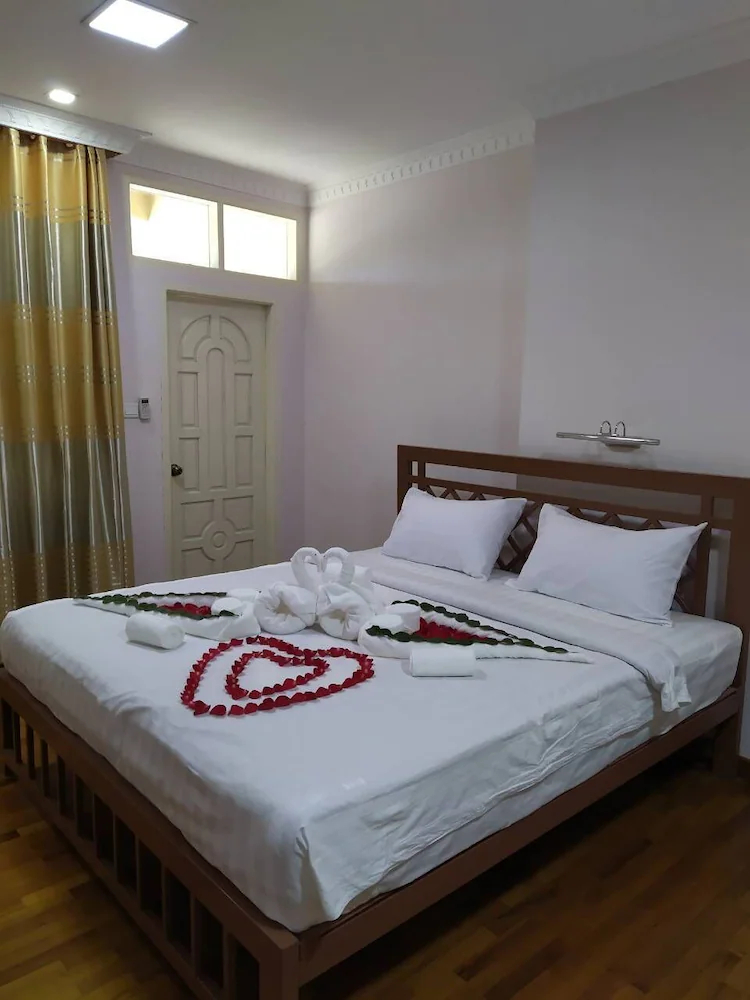 Hotel Crown