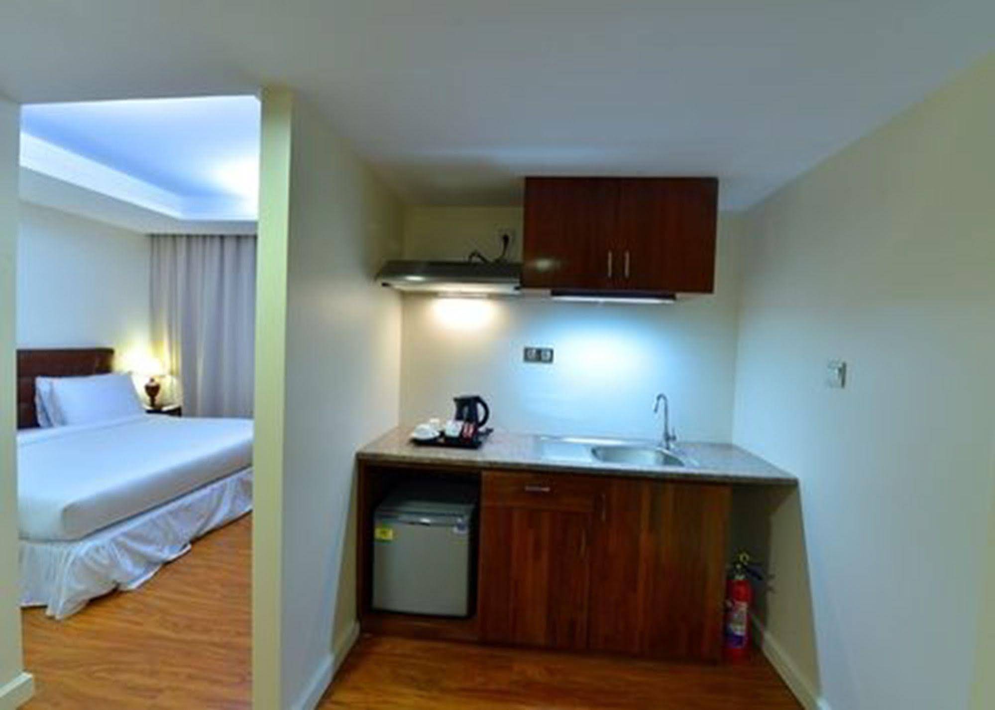Cherry Hills Hotel
