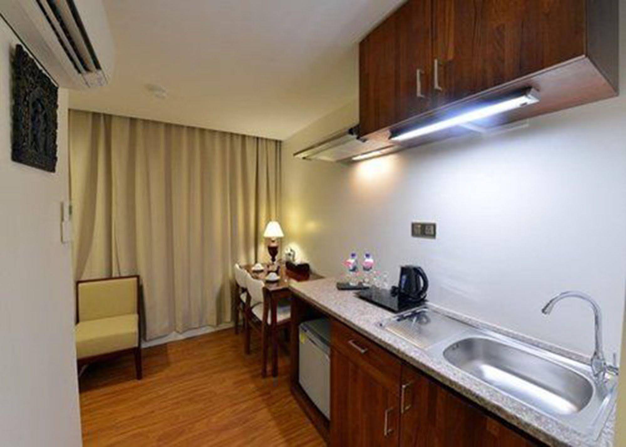 Cherry Hills Hotel