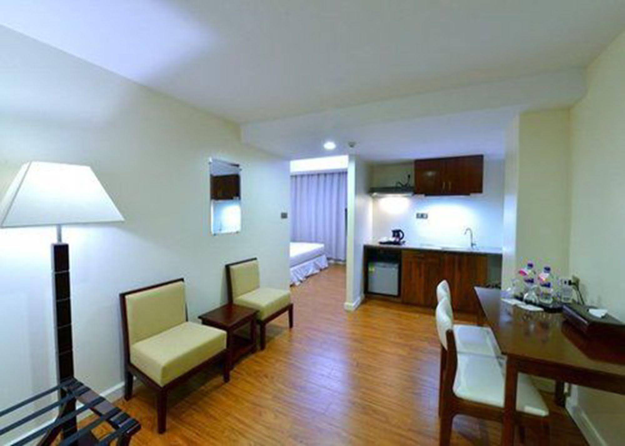 Cherry Hills Hotel