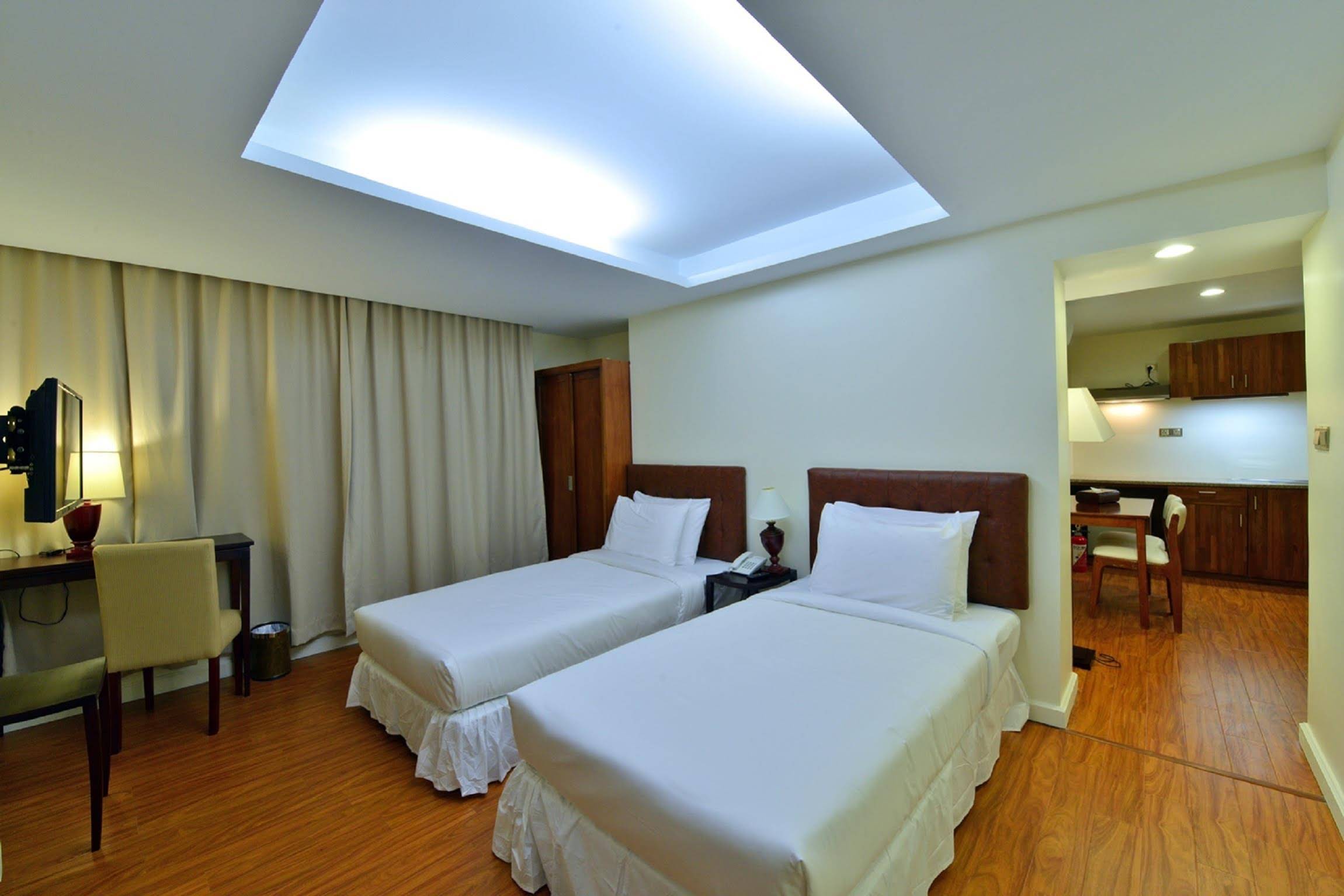 Cherry Hills Hotel