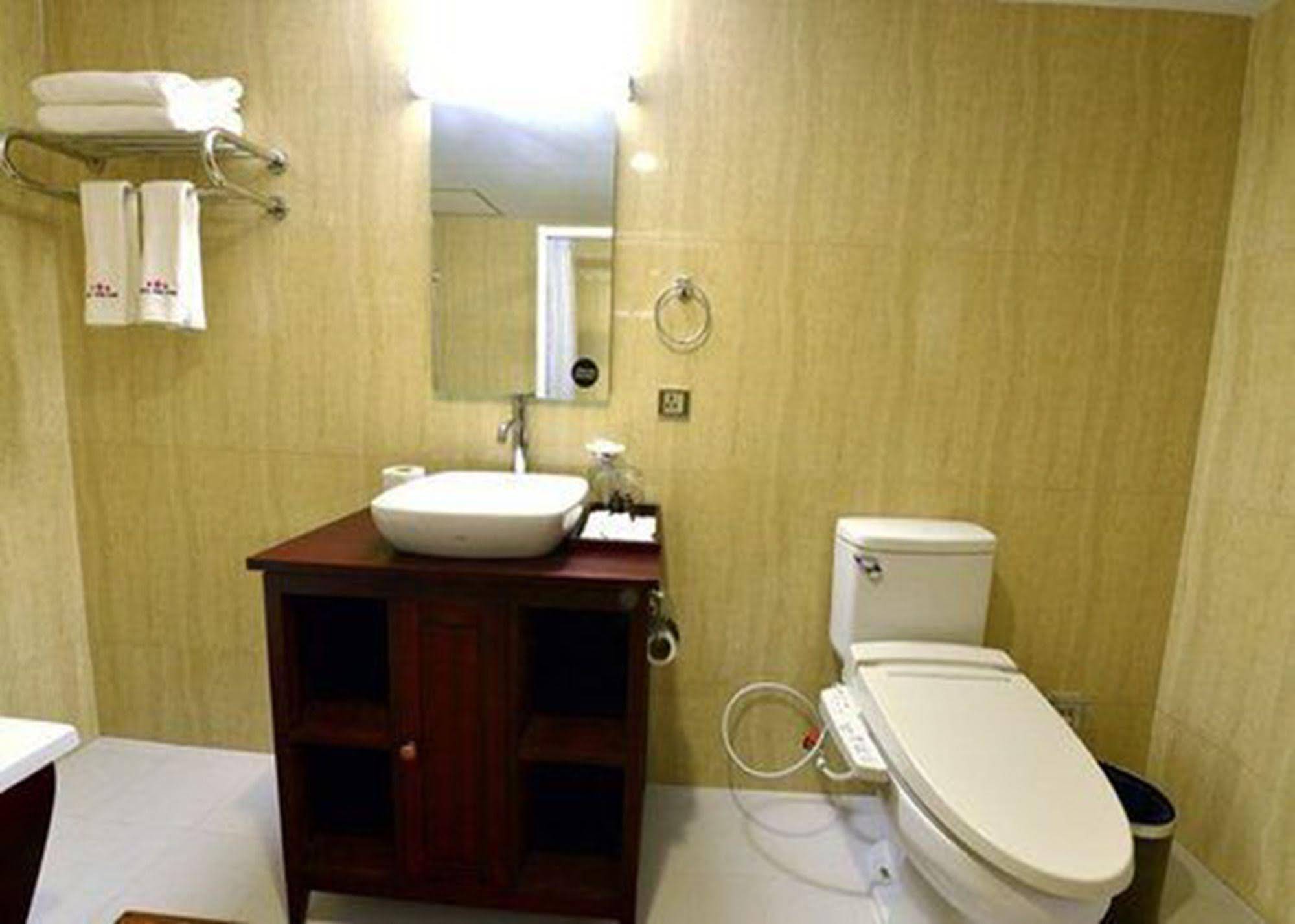 Cherry Hills Hotel