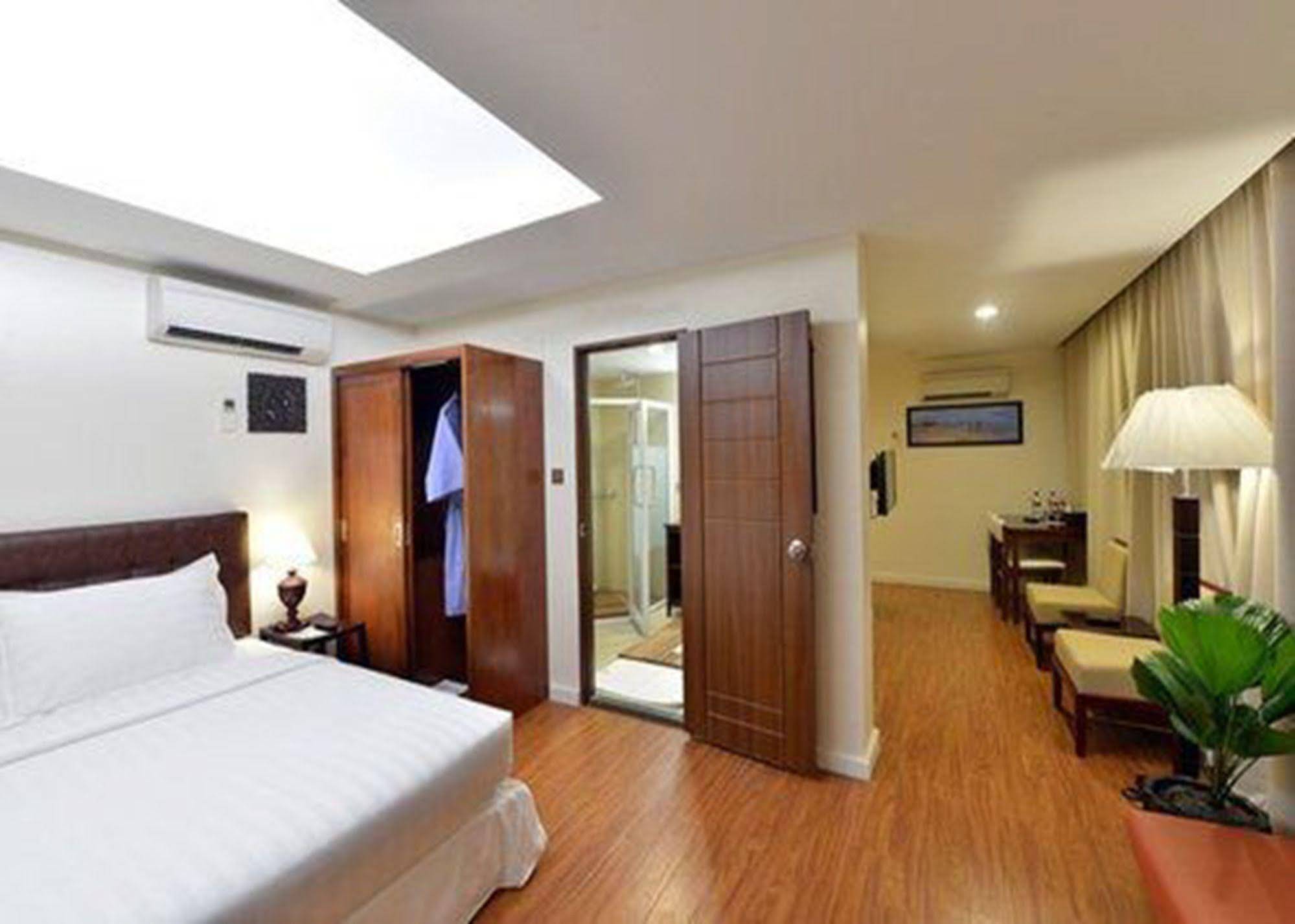 Cherry Hills Hotel