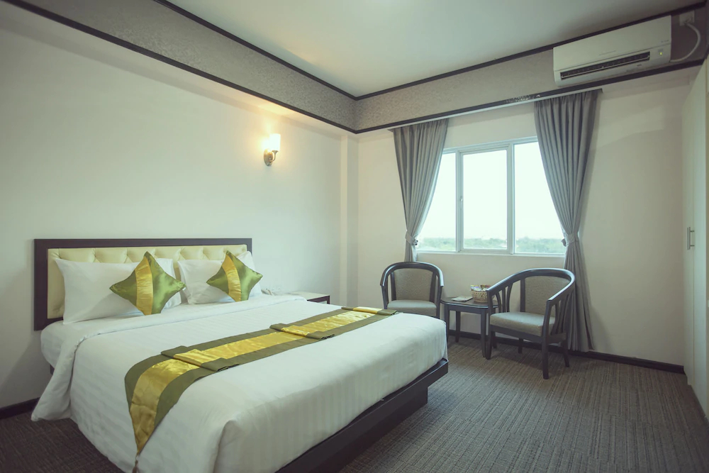 Platinum River View Hotel