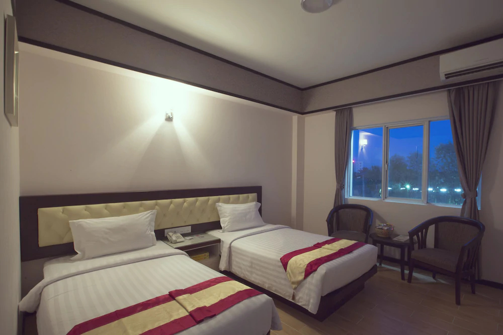 Platinum River View Hotel