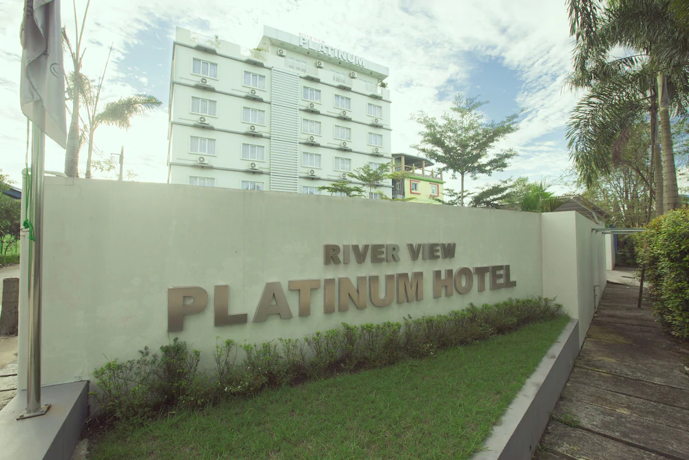 Platinum River View Hotel