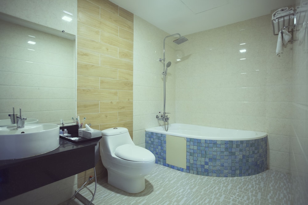 Platinum River View Hotel