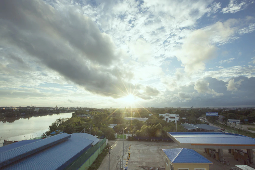 Platinum River View Hotel
