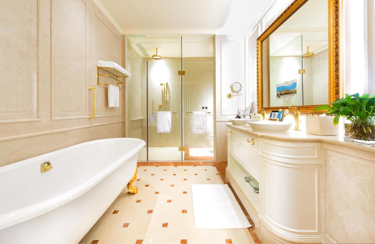 Legend Palace Hotel
