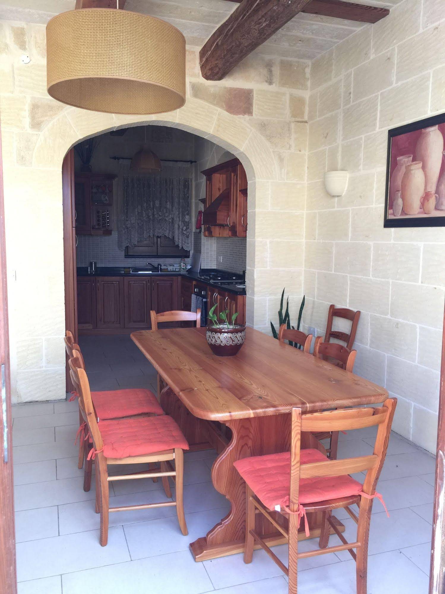 Qronfla Farmhouse B&B