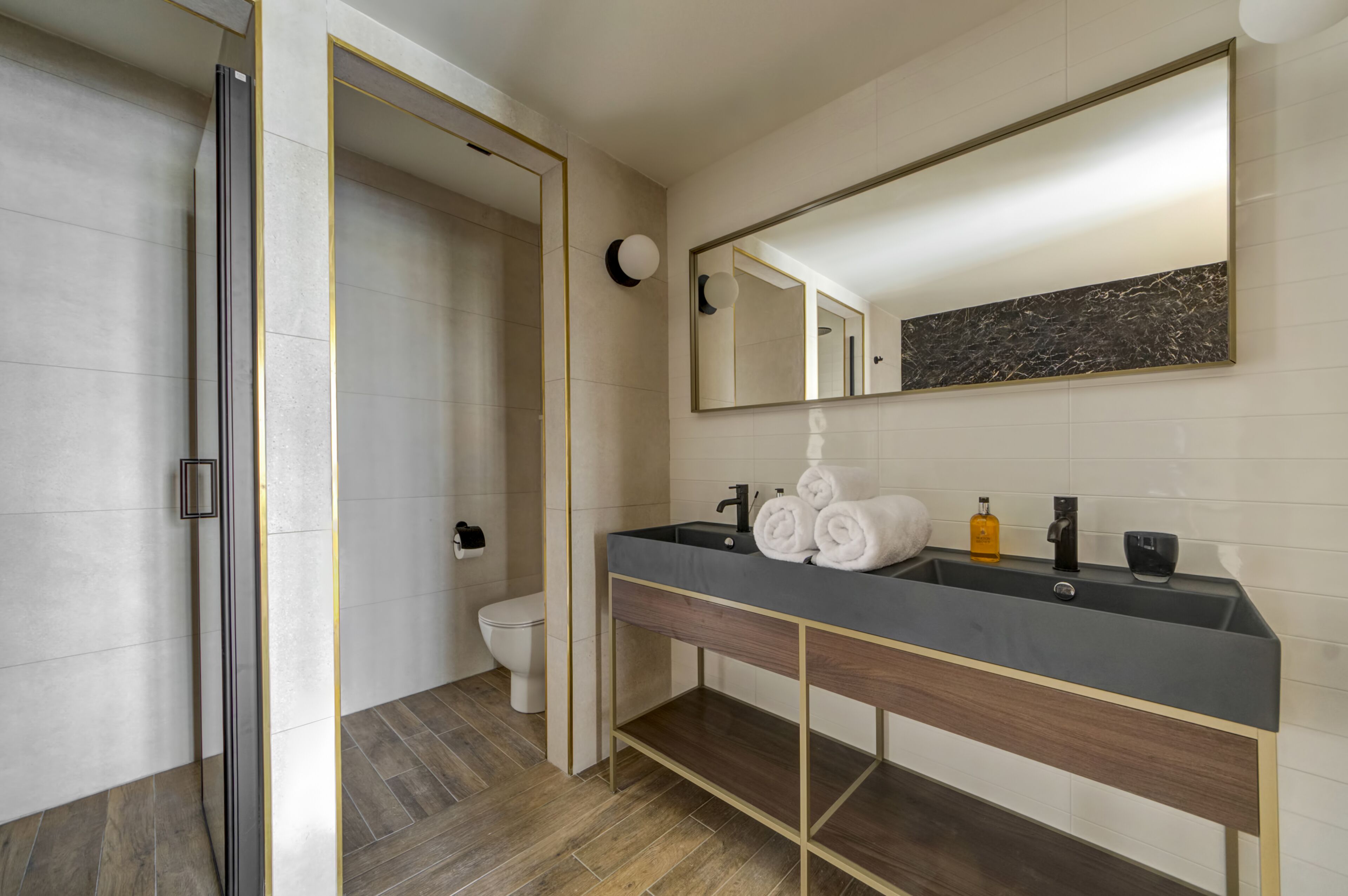 Land's End, Boutique Hotel