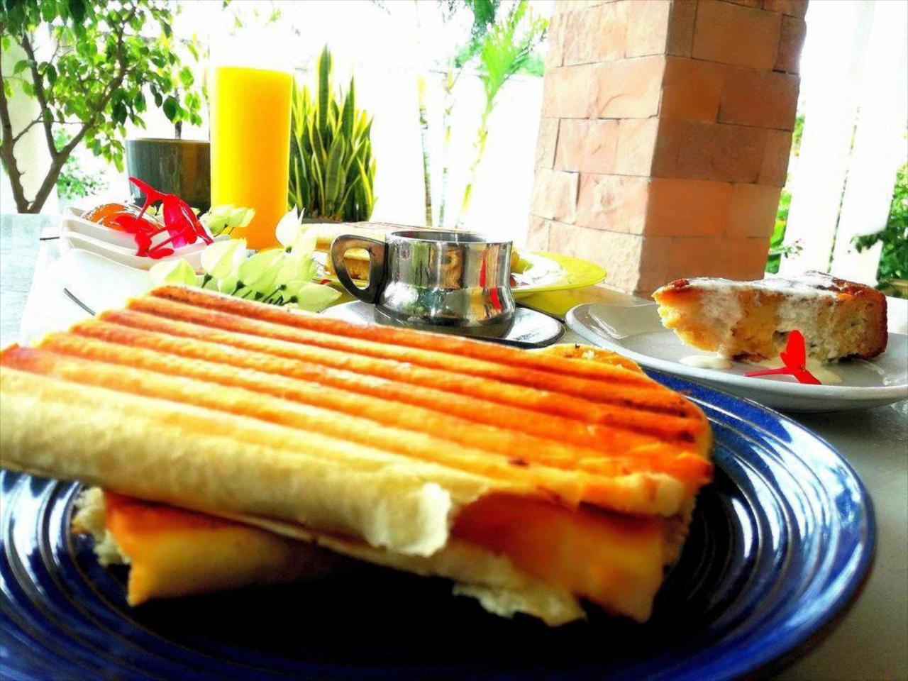 Bahama Breeze Beach Apartment B&B