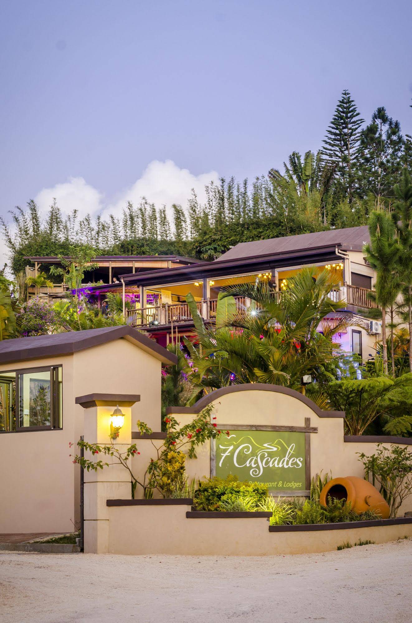 7 Cascades Lodges