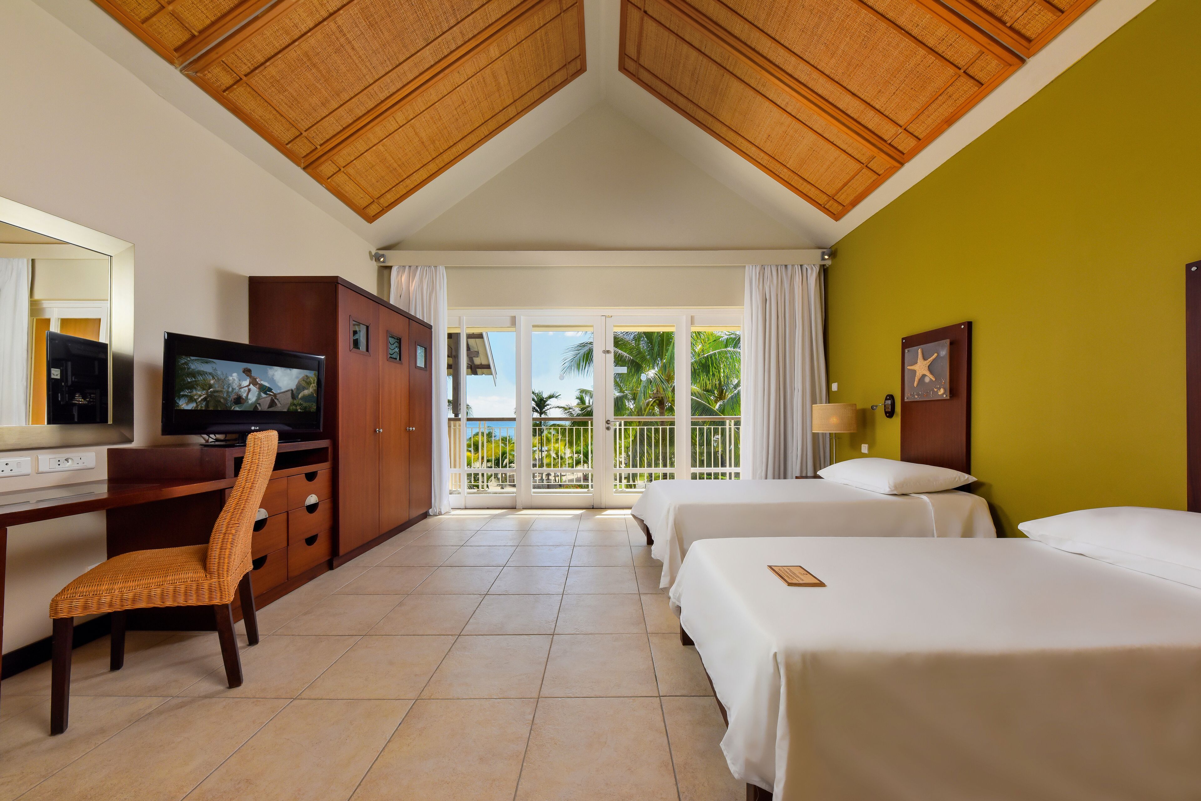 Victoria Beachcomber Resort & Spa