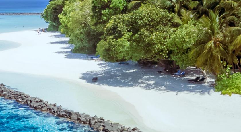 Royal Island Resort & Spa