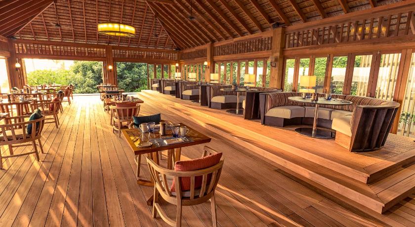 Hurawalhi Island Resort