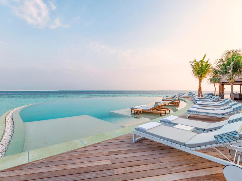 Hurawalhi Island Resort