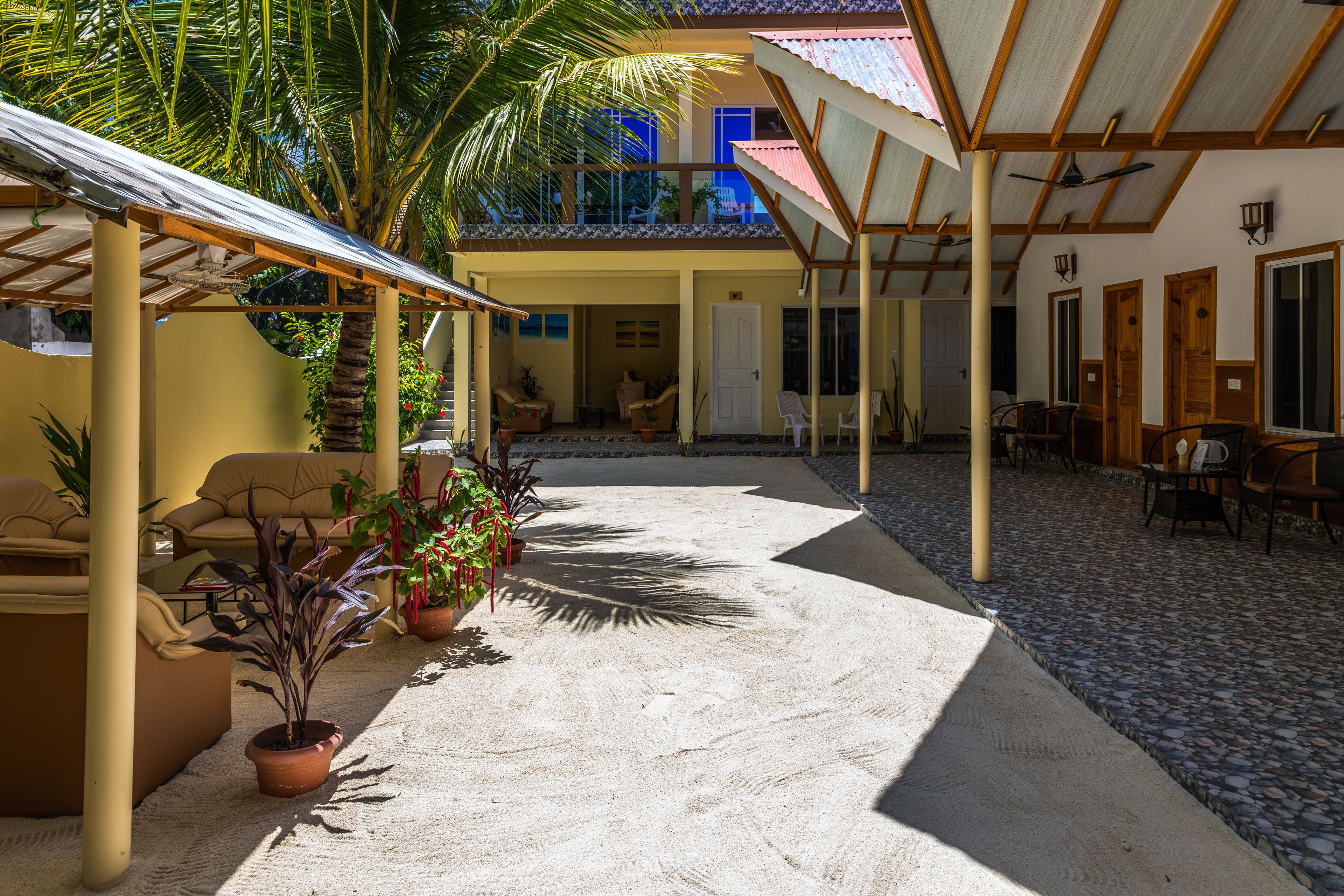 Relax Residence Thoddoo Maldives