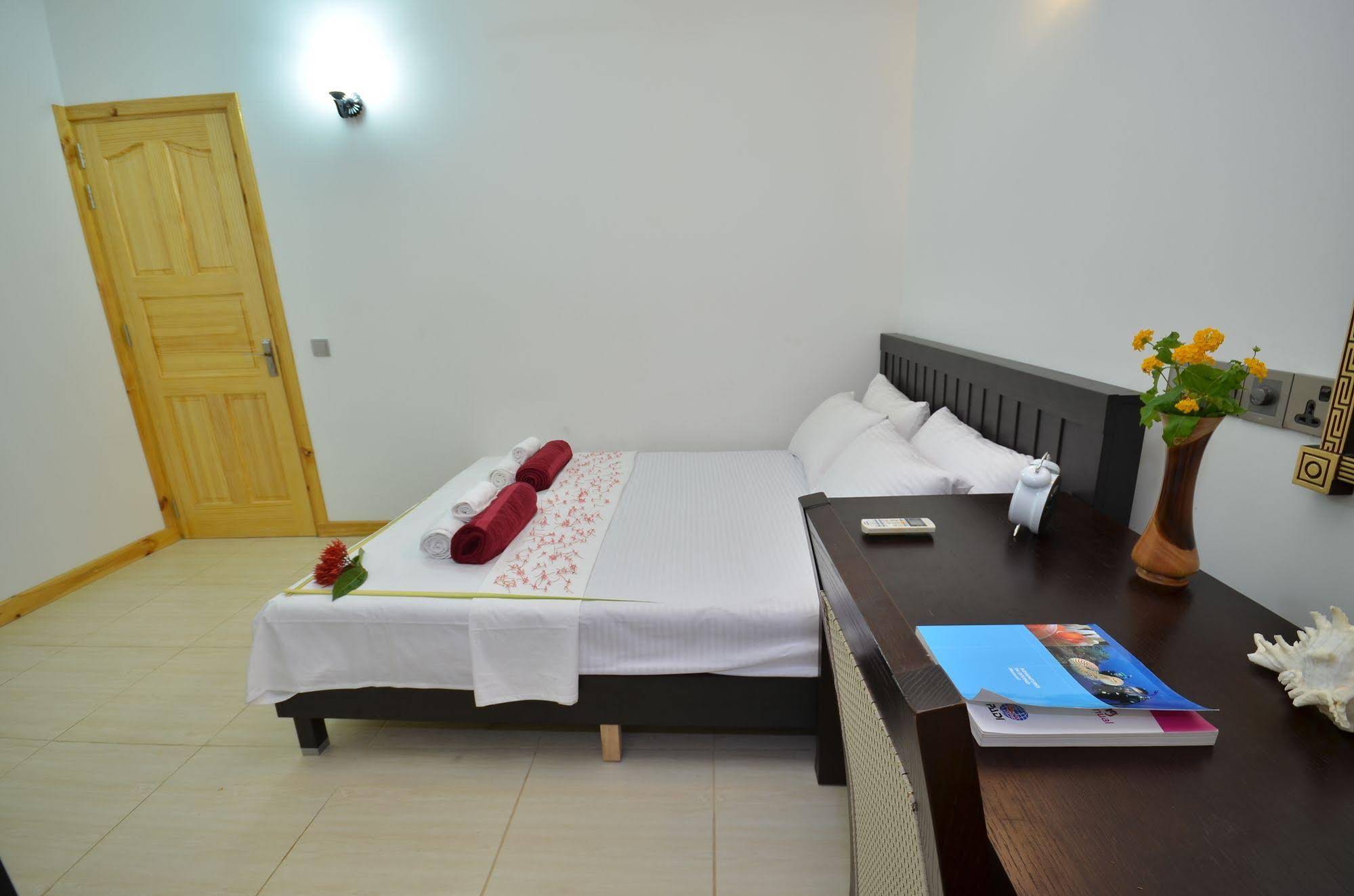 Athiri Inn