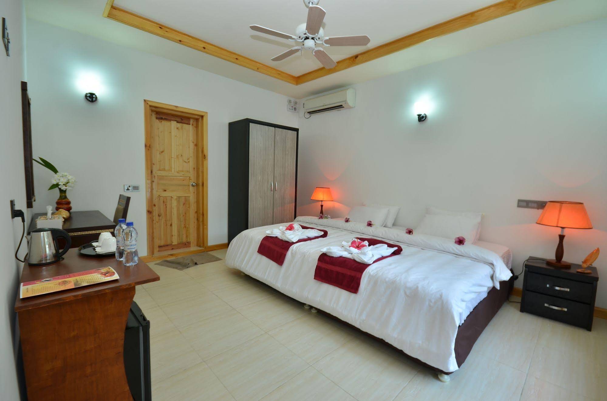 Athiri Inn
