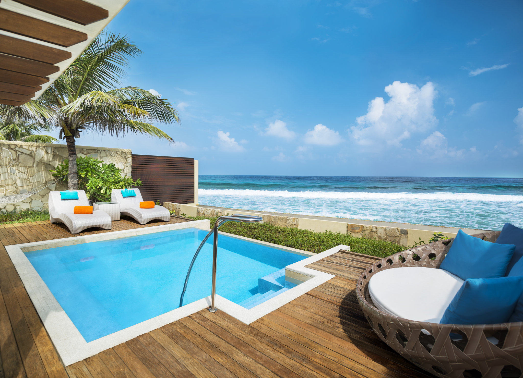 Sheraton Maldives Full Moon Resort & Spa