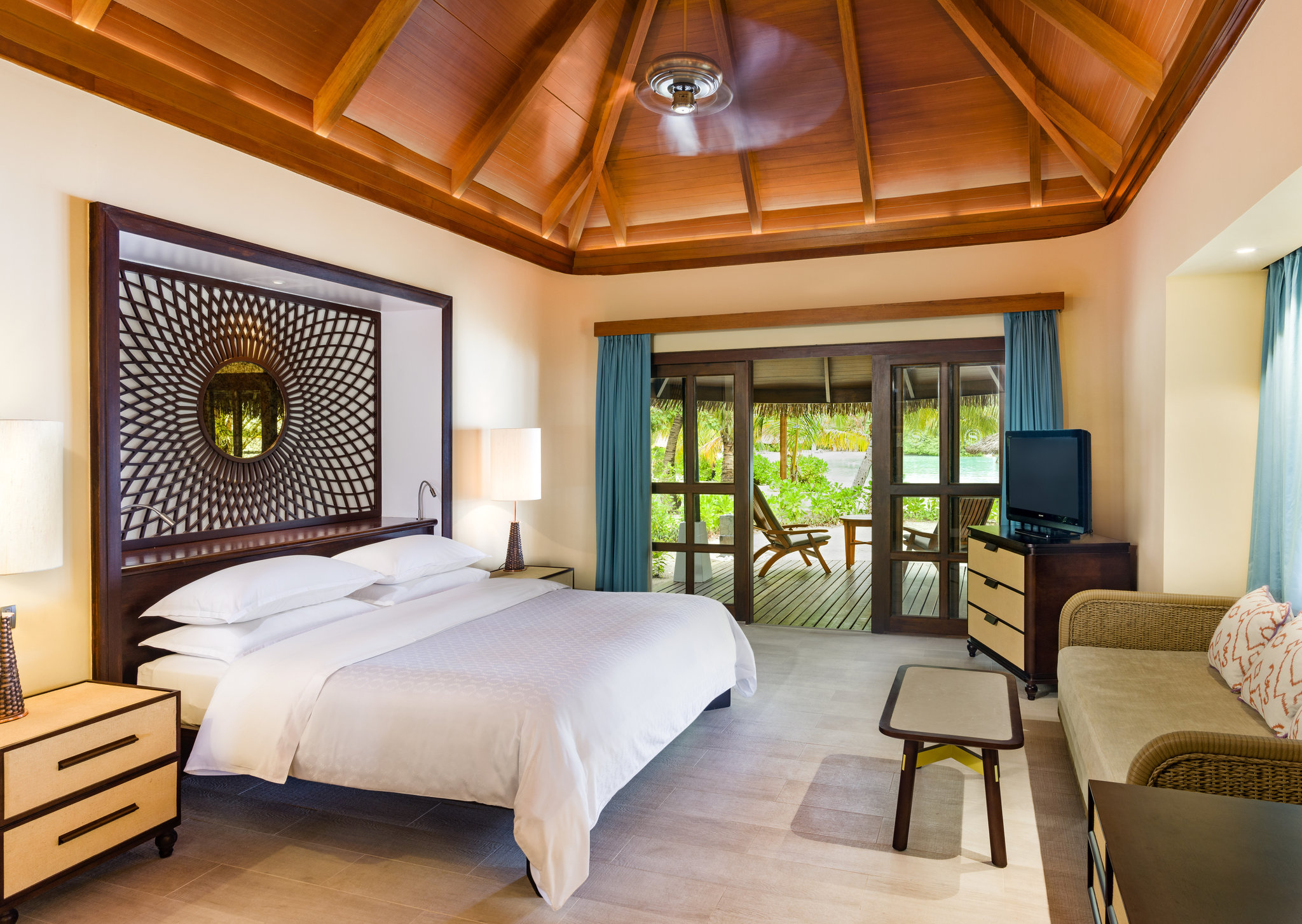 Sheraton Maldives Full Moon Resort & Spa