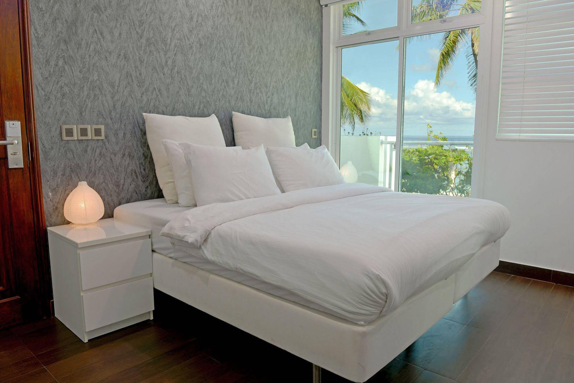 Airport Beach Hotel
