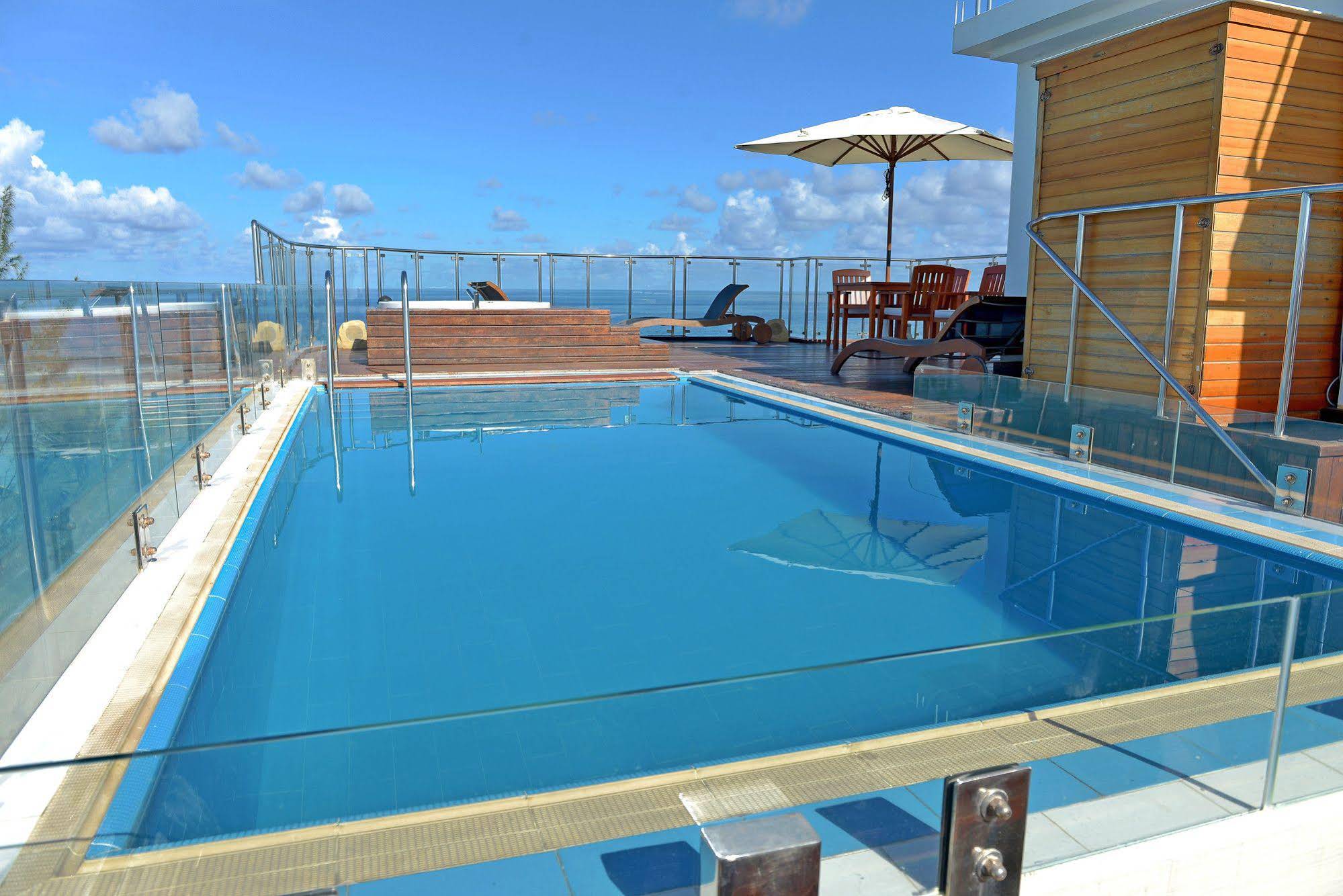 Airport Beach Hotel
