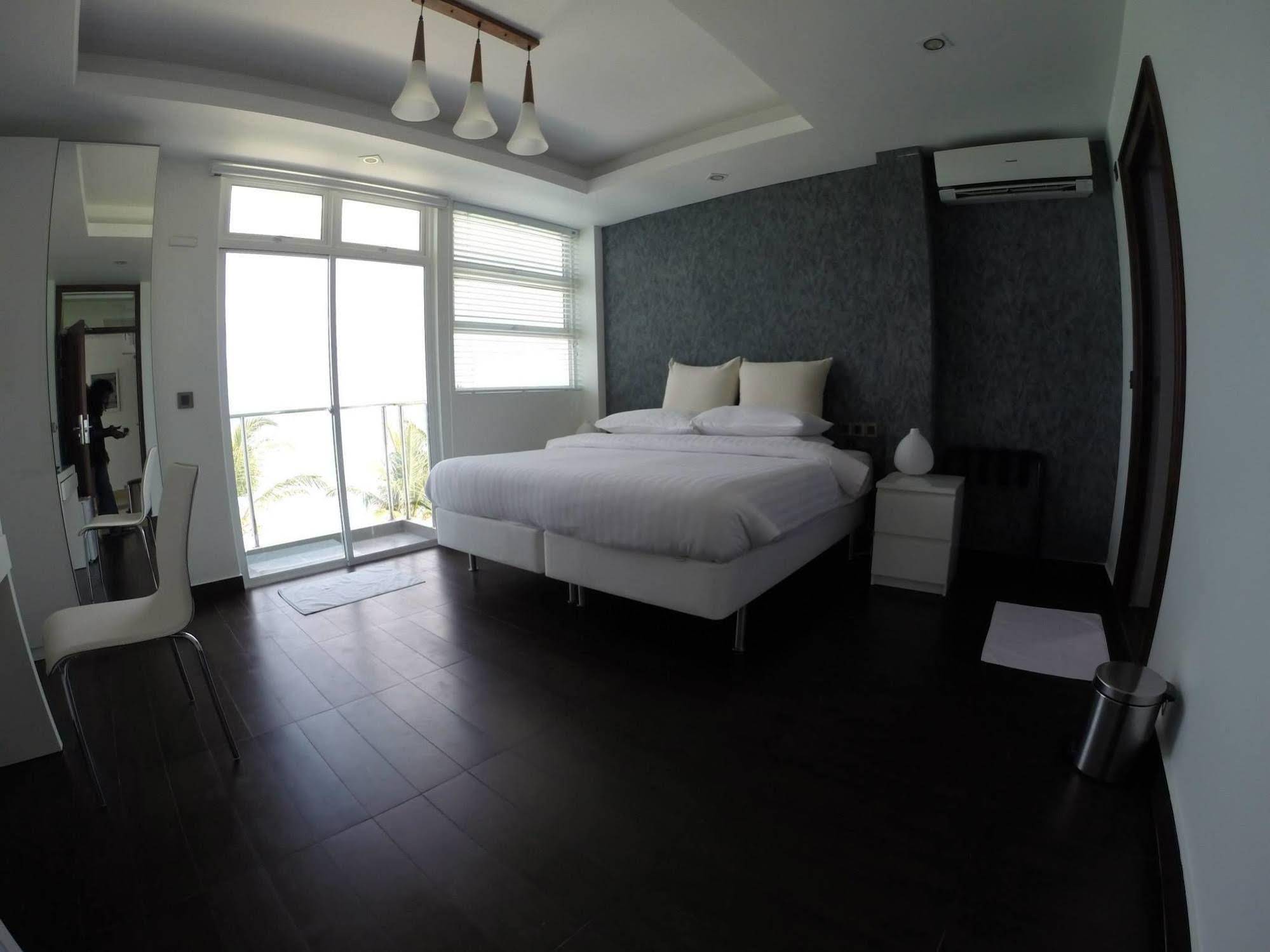 Airport Beach Hotel