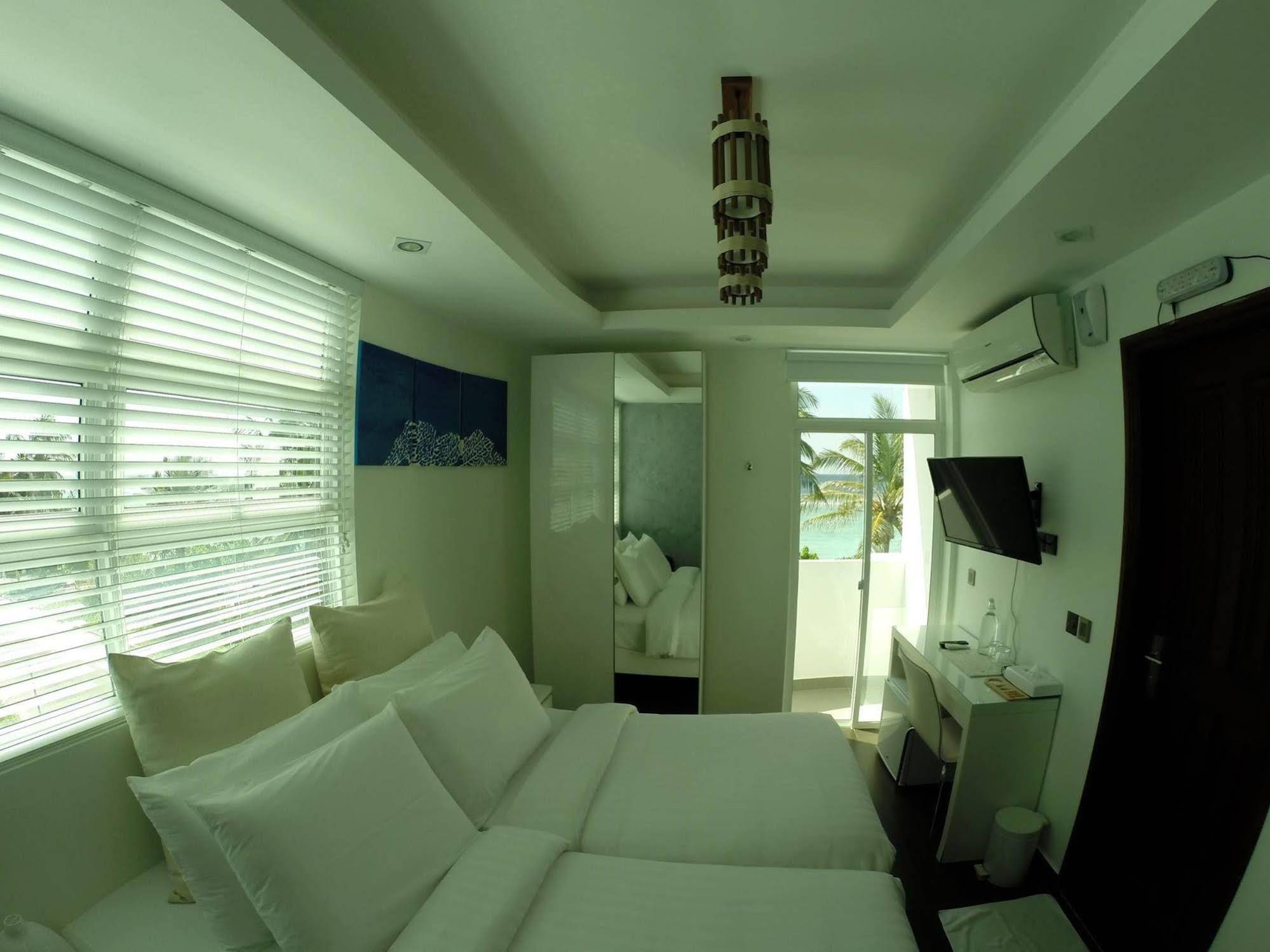 Airport Beach Hotel