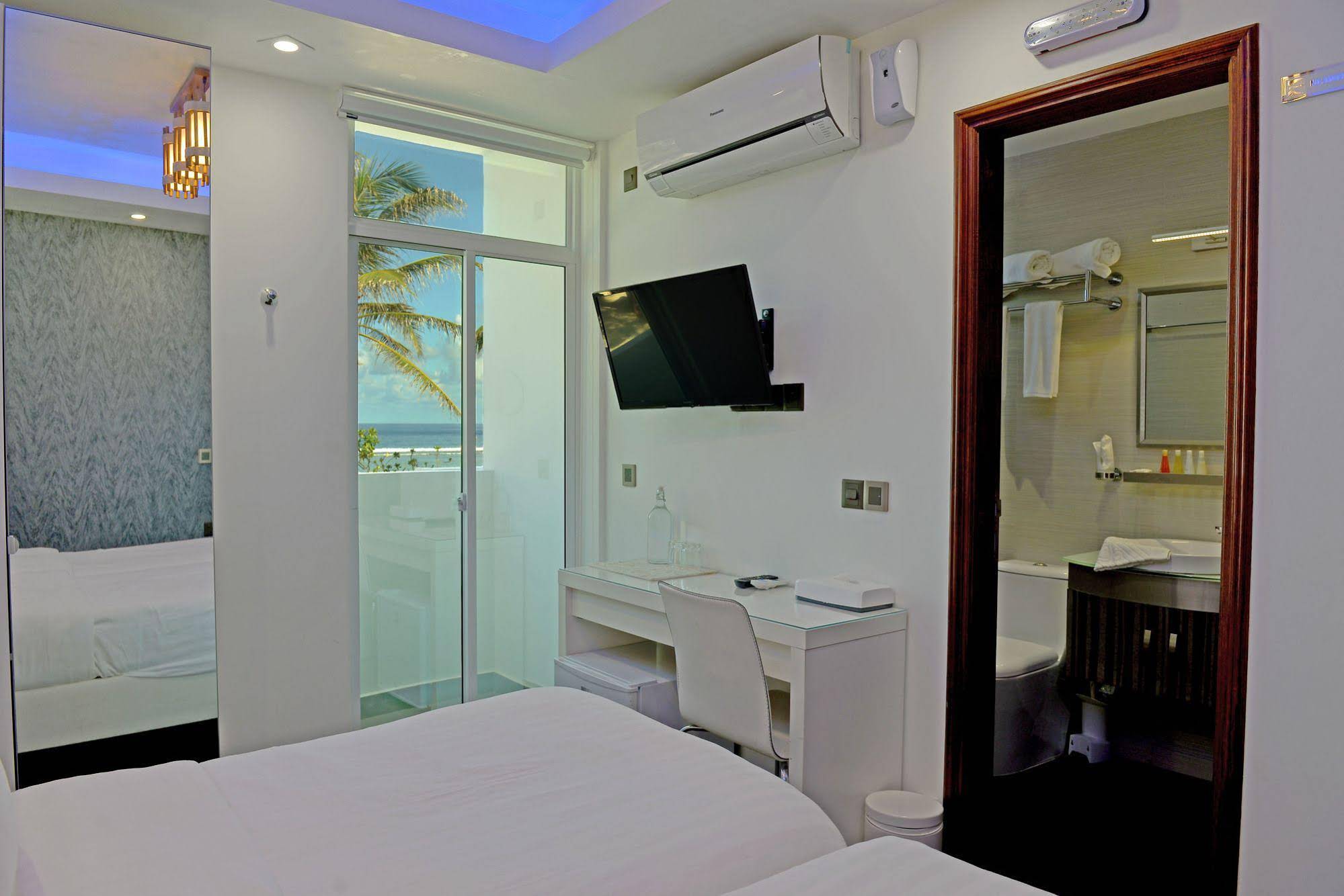 Airport Beach Hotel