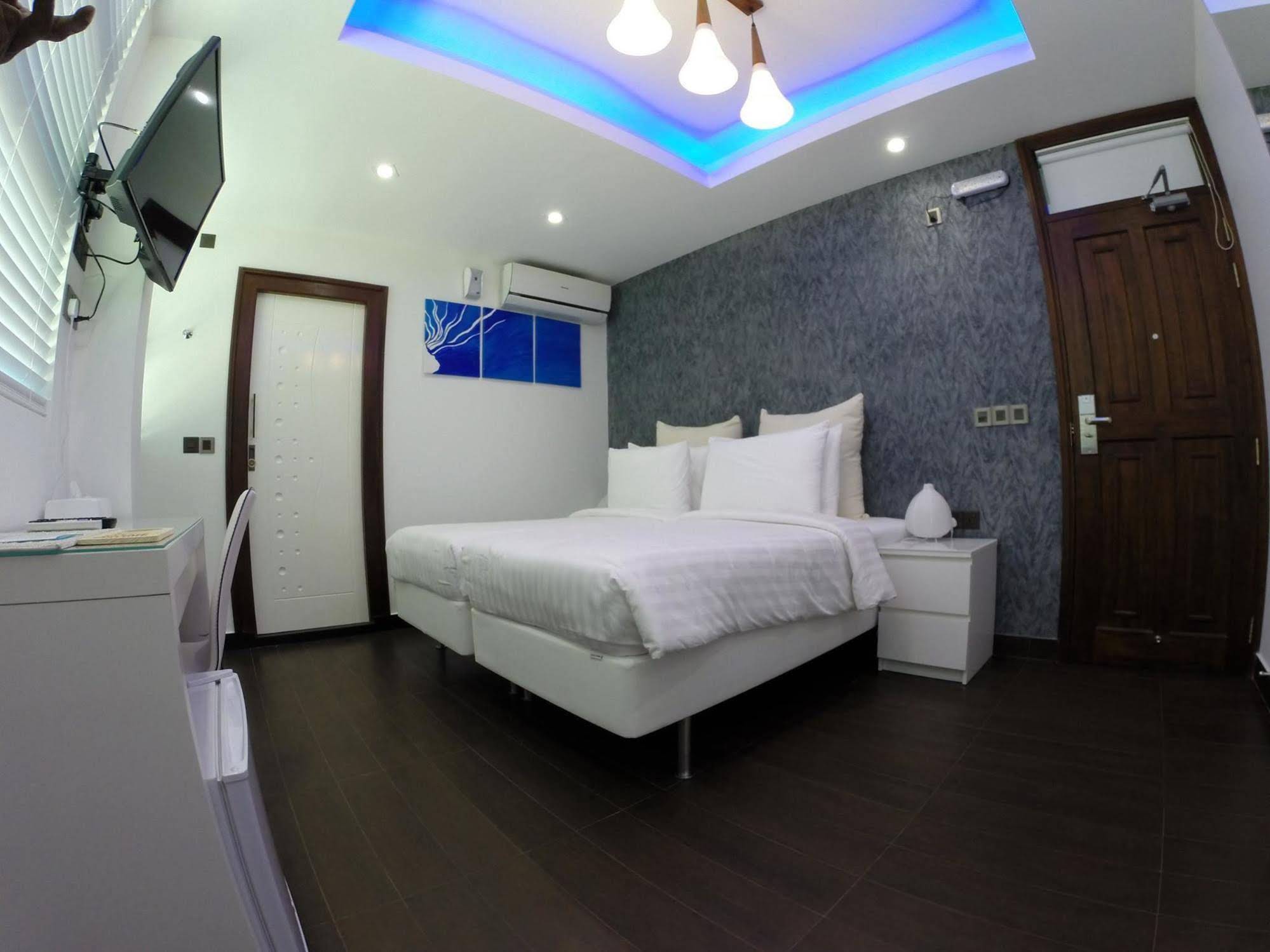 Airport Beach Hotel