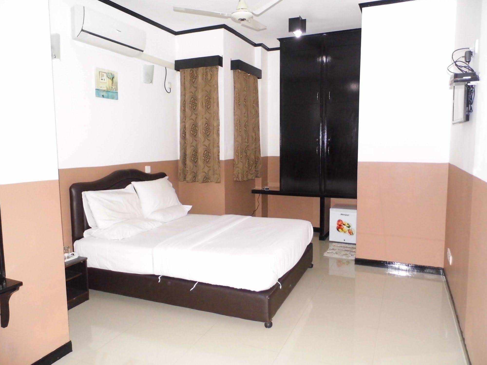 Beach Arena Inn
