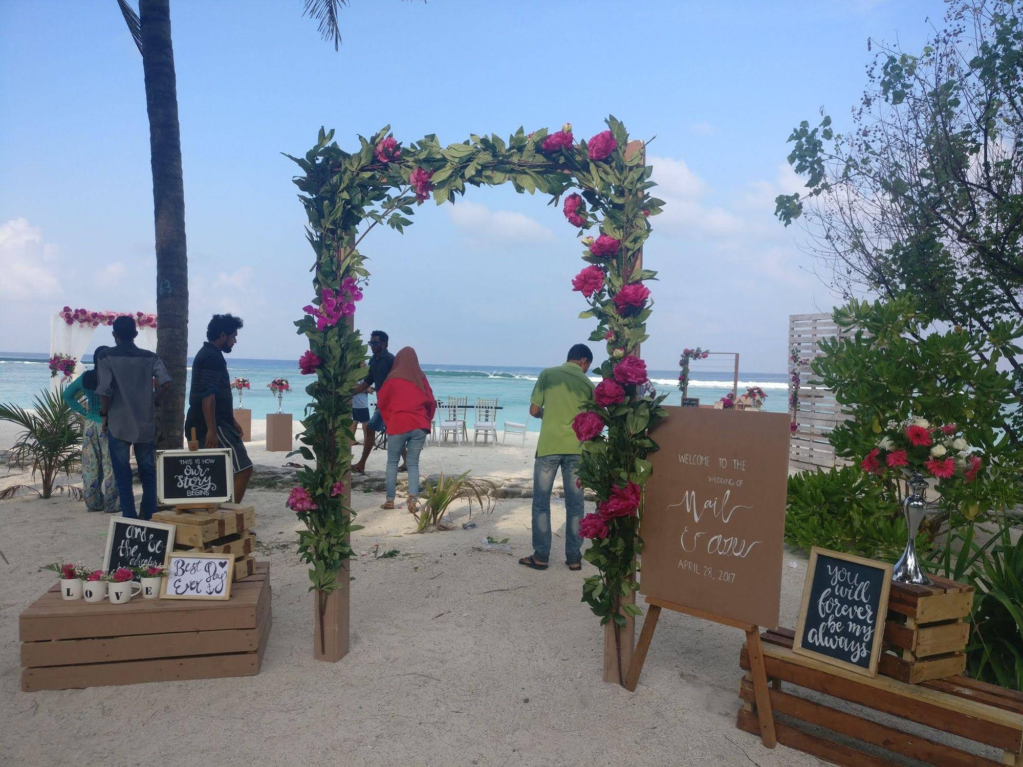 Simry Beach Side