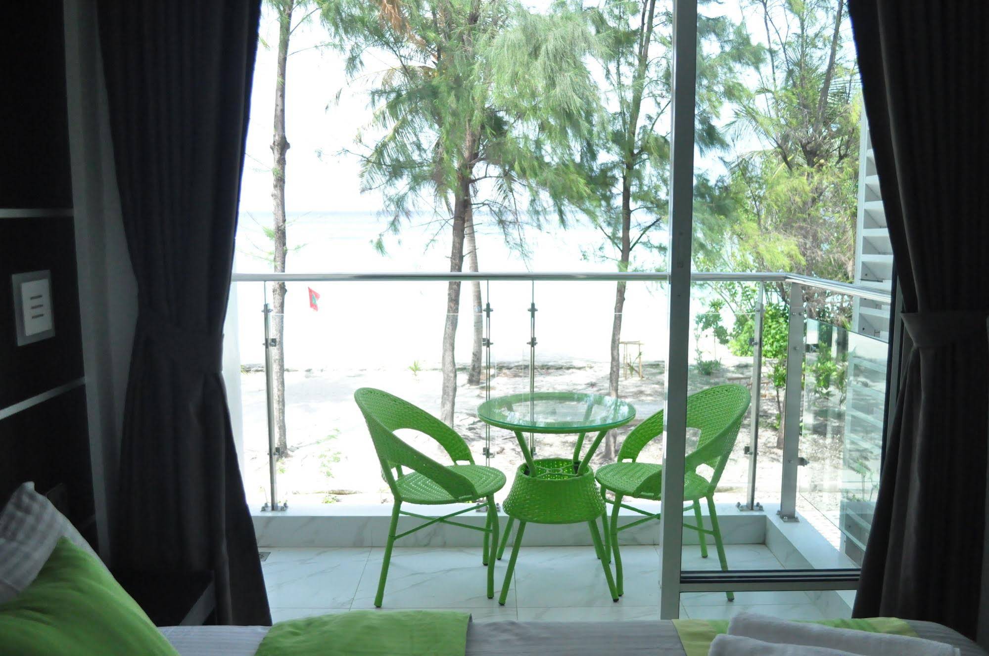 Simry Beach Side