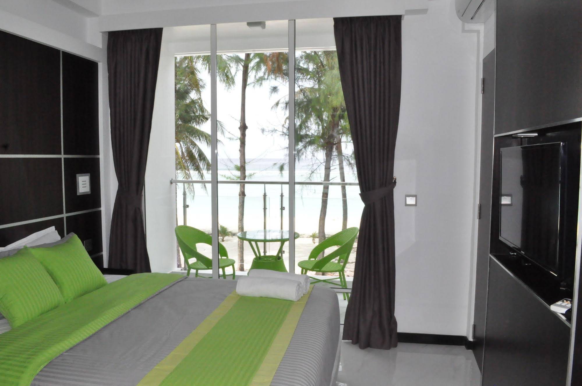 Simry Beach Side