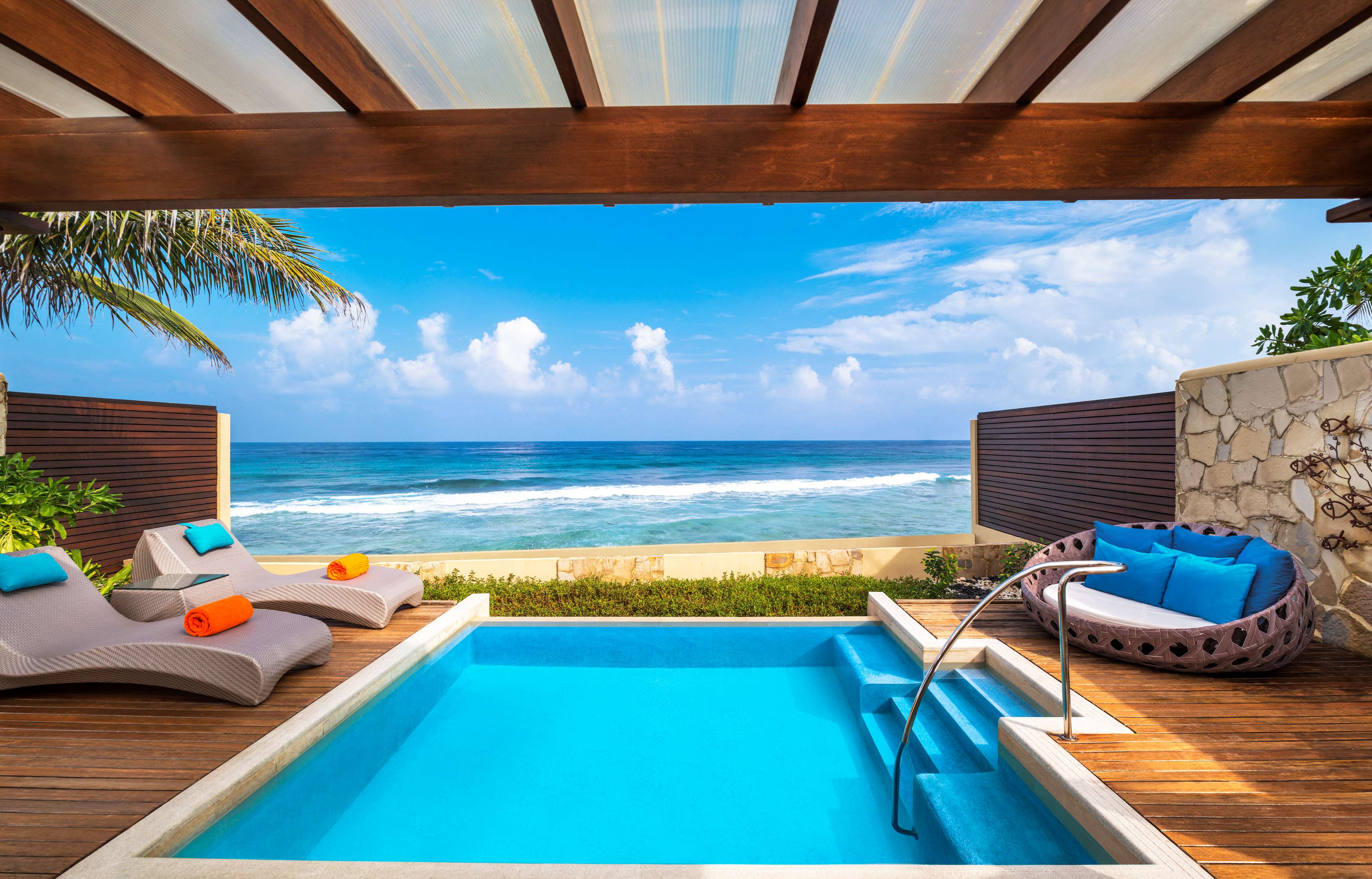 Sheraton Maldives Full Moon Resort & Spa