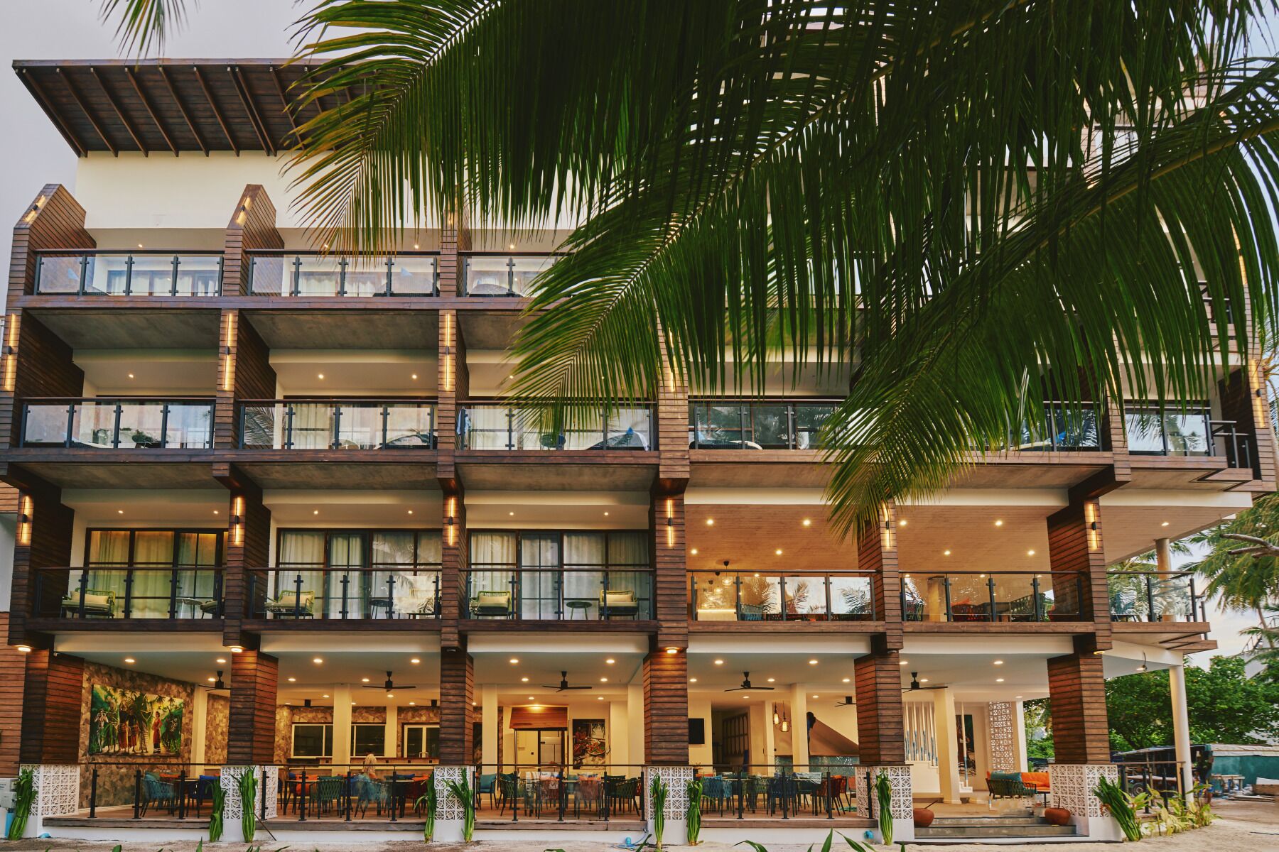 Beach Hotel Dhigurah