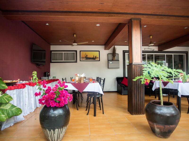 Equator Beach Inn