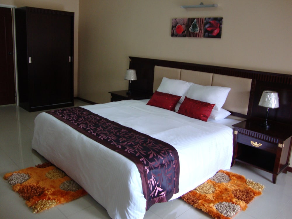 Riverside Hotel