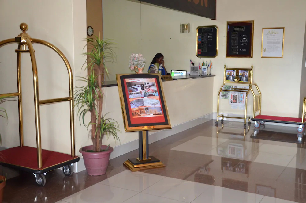 Riverside Hotel